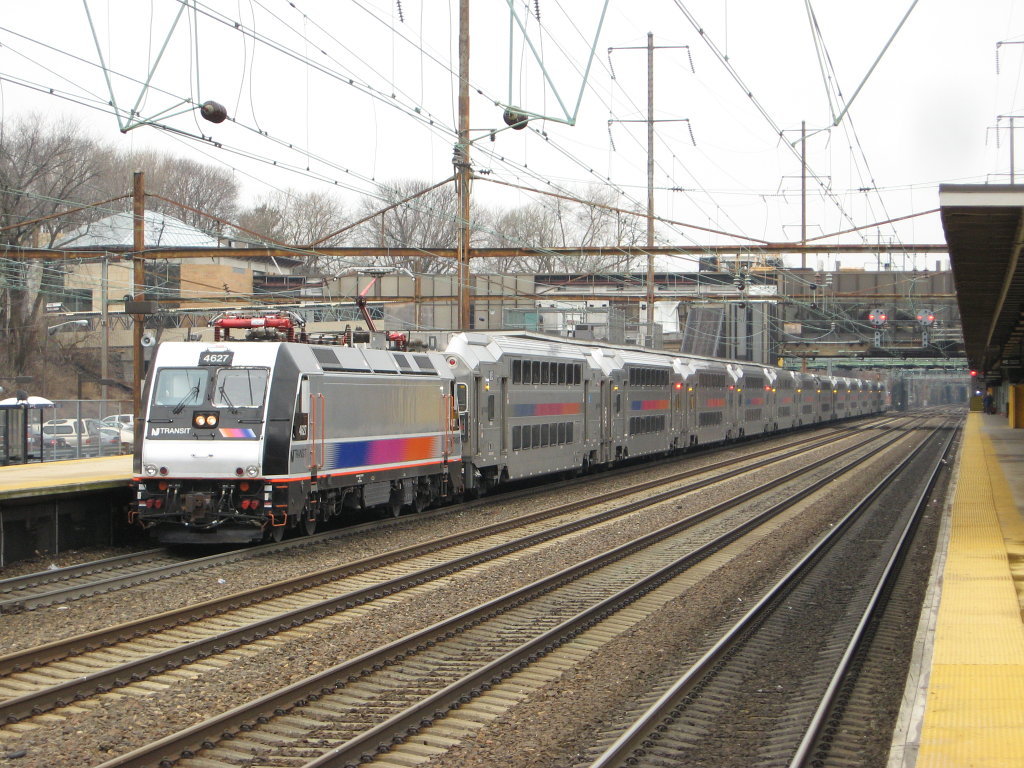 NJT_ALP-46_4627_at_Trenton_Station.jpg