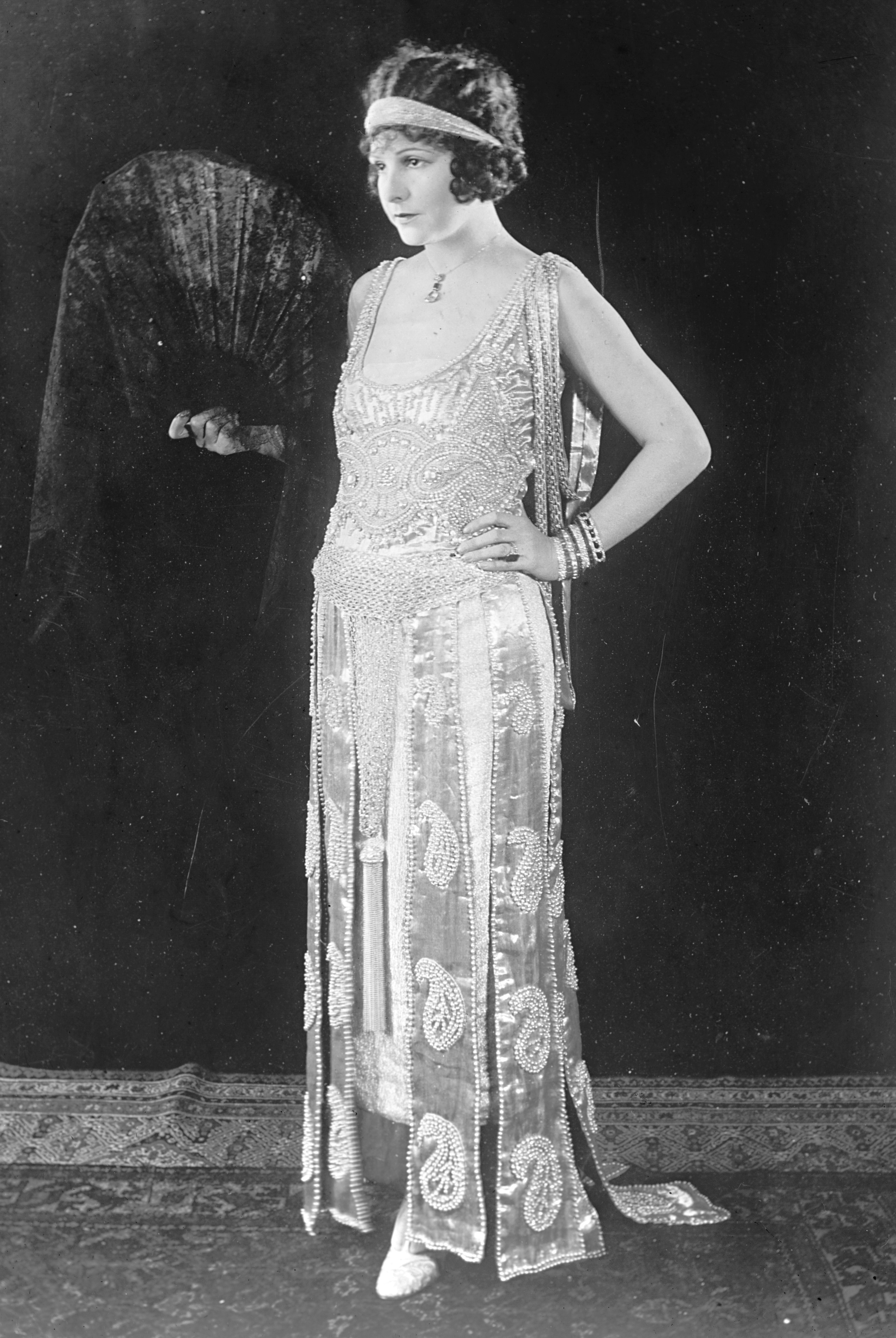 1920s women's evening fashion