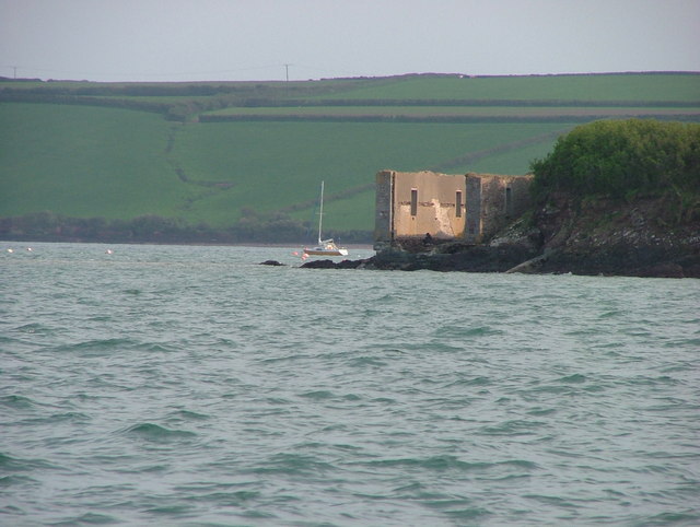 File:Old lifeboat house at Angle - geograph.org.uk - 429304.jpg