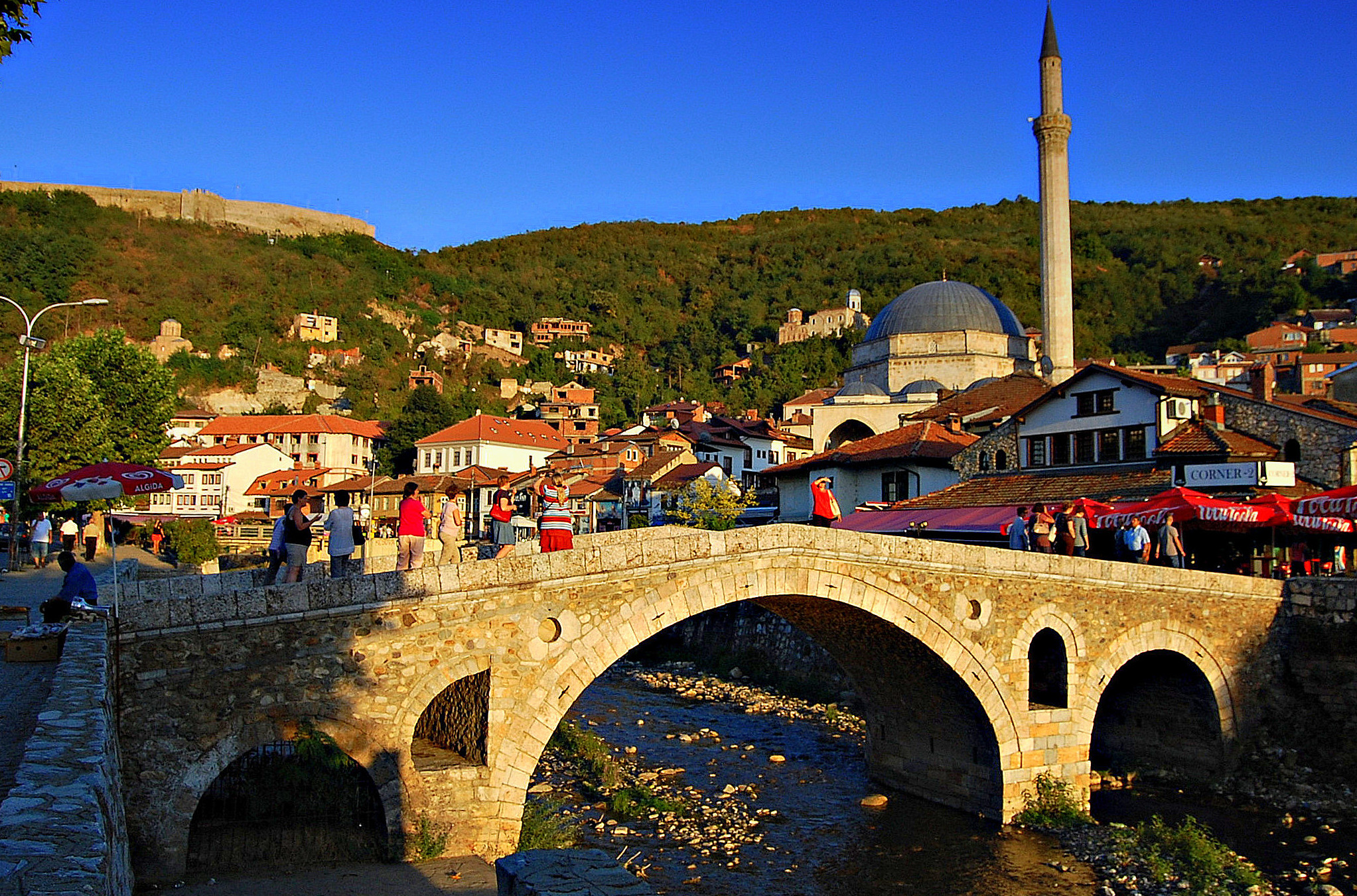 Prizren%2C_Stone_Bridge%2C_Sinan_Pasha_Mosque_and_City_Castle