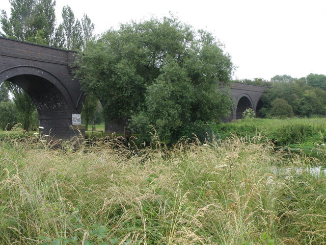 File:Railway viaduct, Thrapston - geograph.org.uk - 1381785.jpg