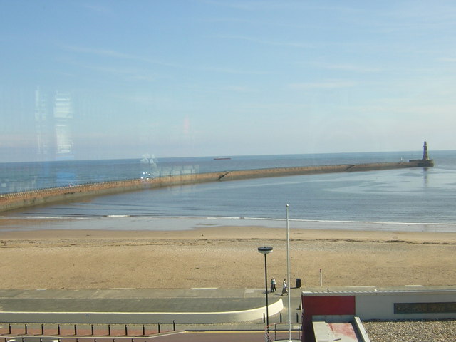 Roker beach - geograph.org.uk - 501368