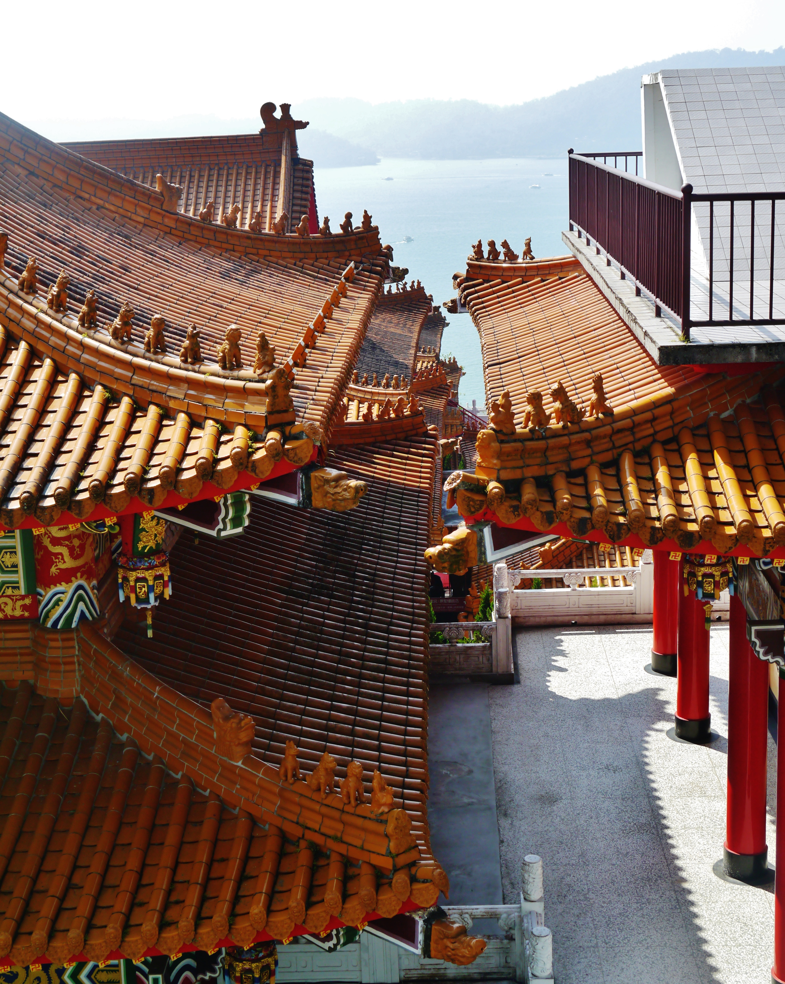 File Sonne Mond See Wen Wu Temple Dachlandschaft 5 Jpg Wikimedia Commons