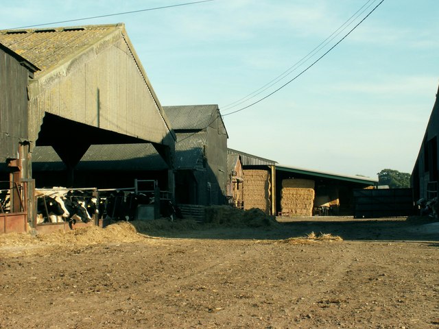 File:Stacie's Farm on Chequers Road - geograph.org.uk - 273876.jpg