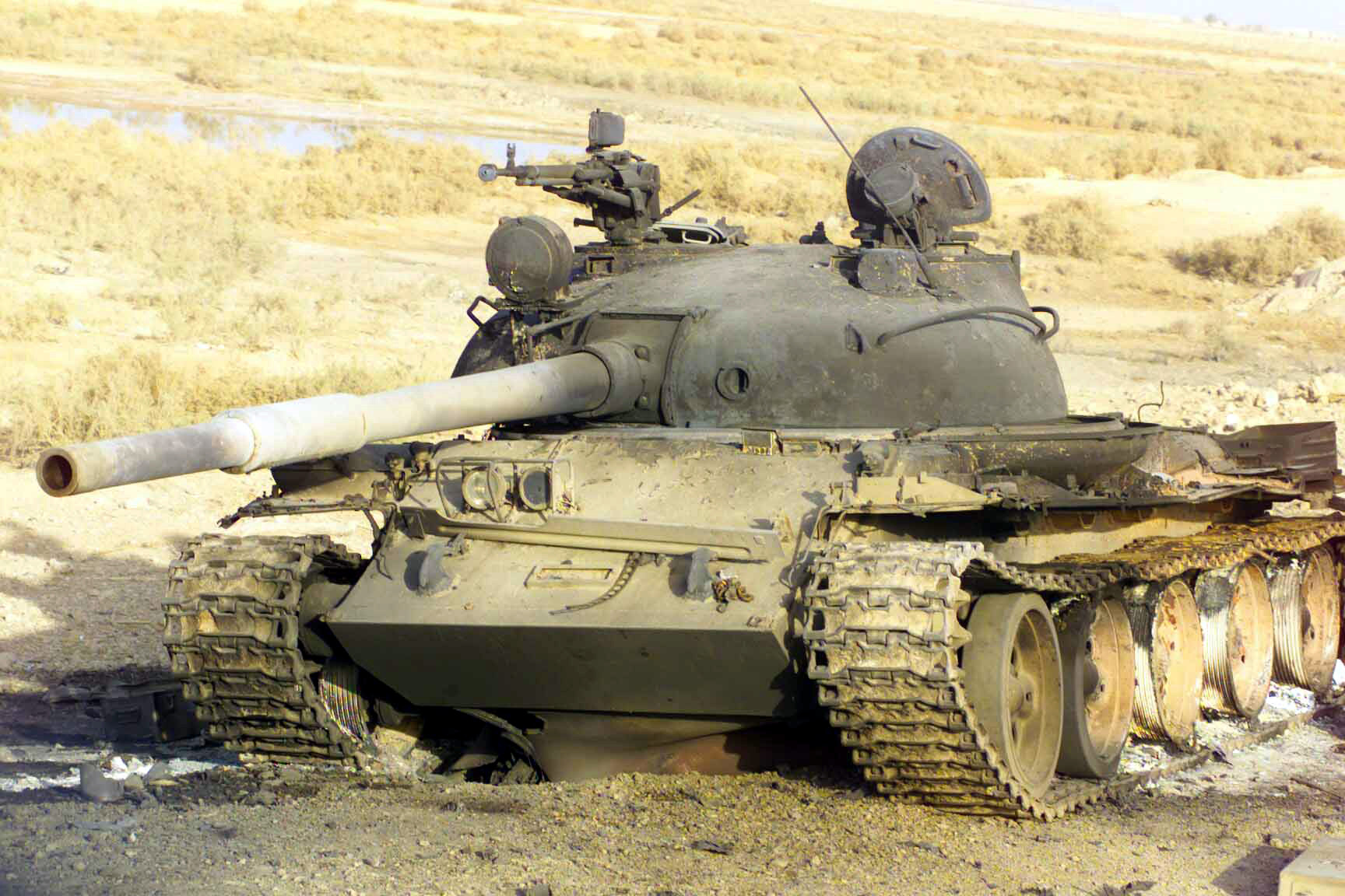 T-62.,_destroyed,_Iraq.jpg