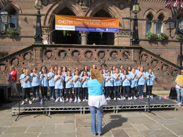 File:The 'Big Sing' at the Town Hall - geograph.org.uk - 3017645.jpg