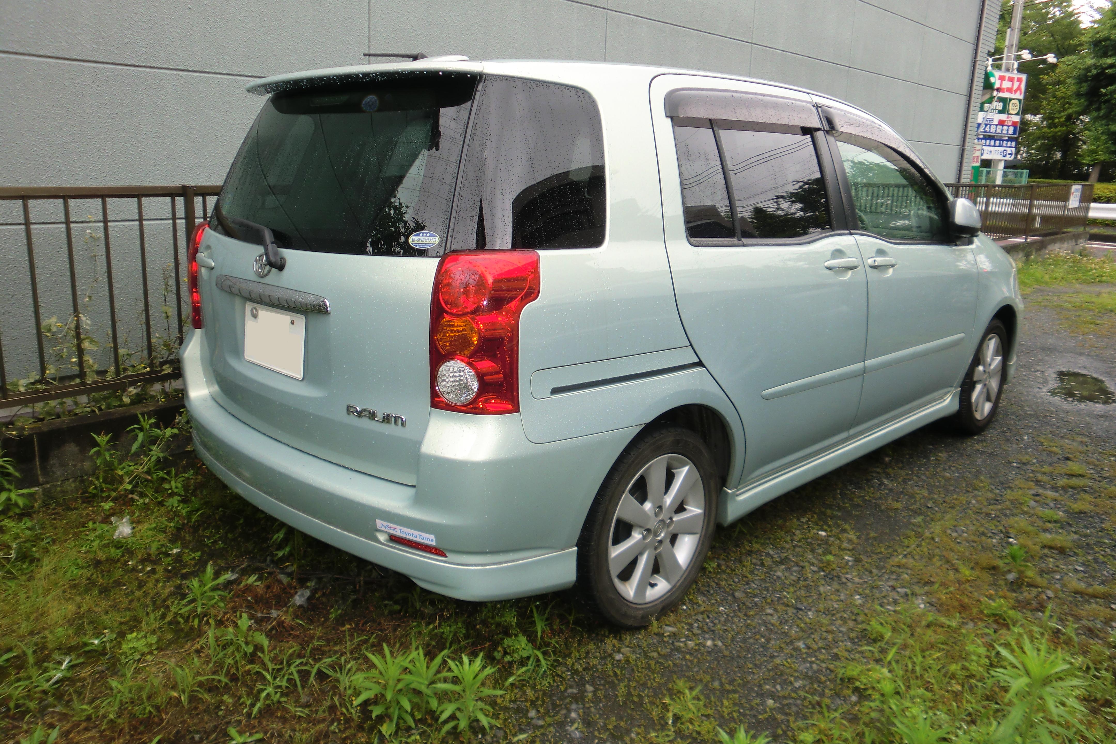 toyota raum 
