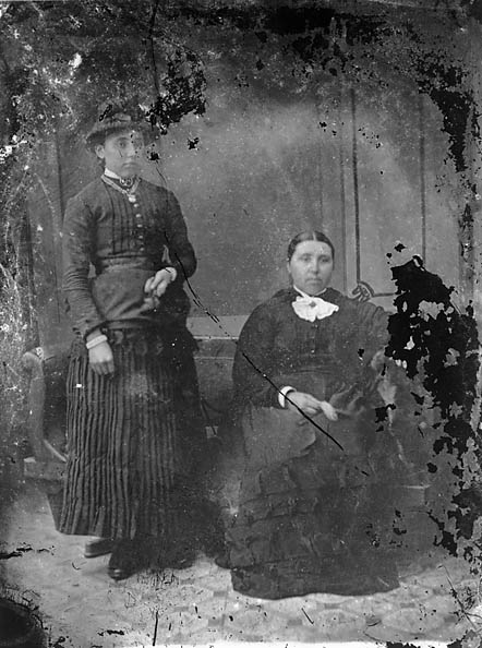 File:Two women NLW3364912.jpg