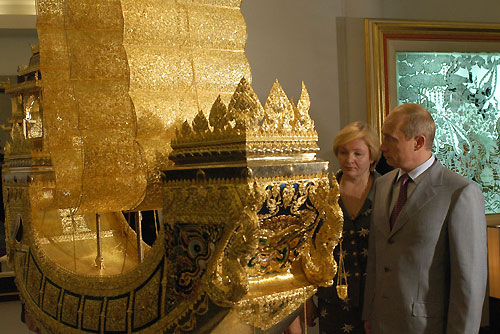 File:Vladimir Putin in Thailand 21-22 October 2003-6.jpg