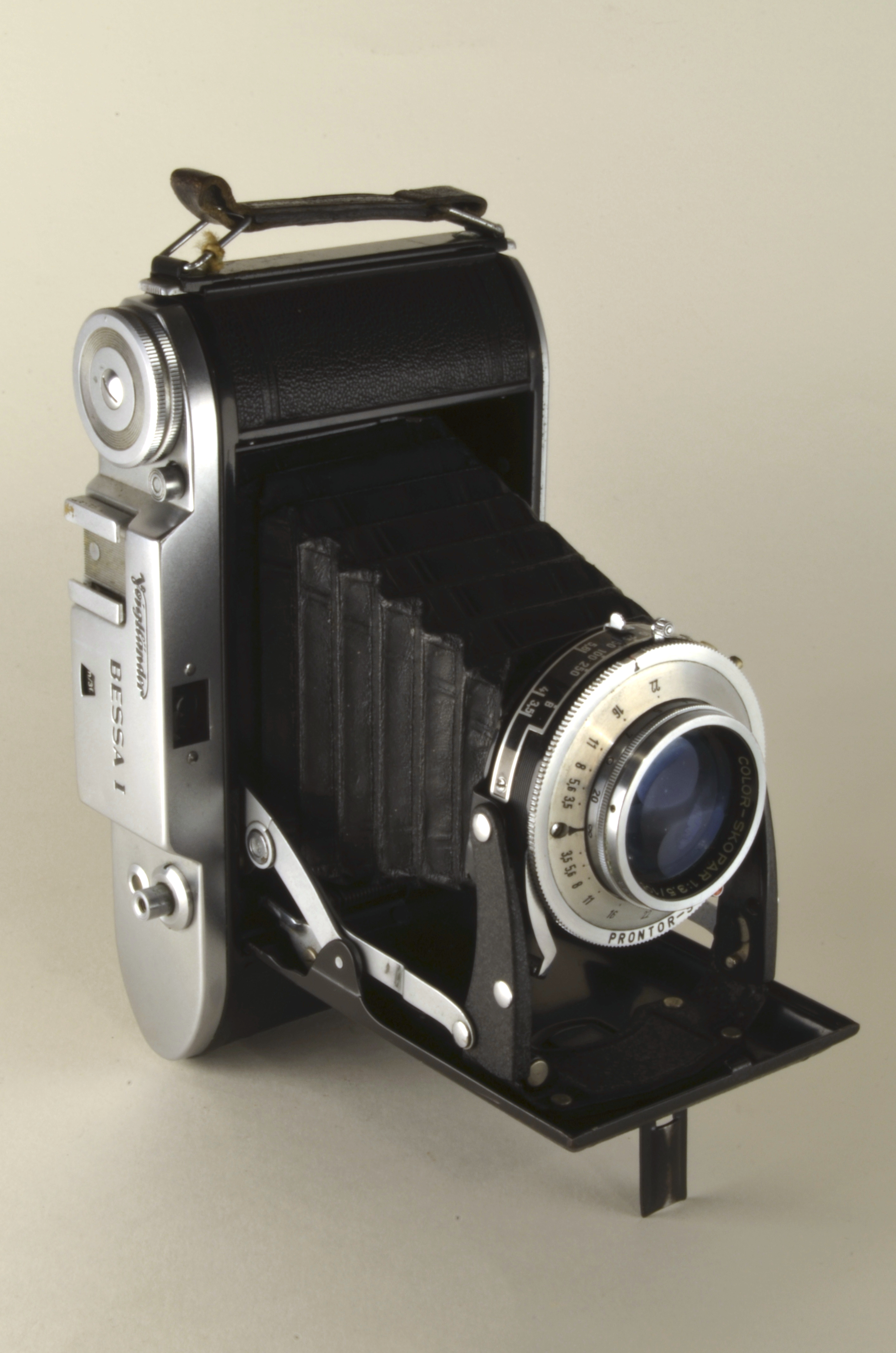 File:Voigtlander Bessa I (1951-1955) - Skopar 3,5-105 - Prontor S 