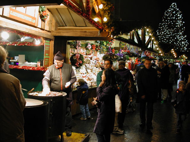 File:Wienerchristkindlmarkt1.jpg