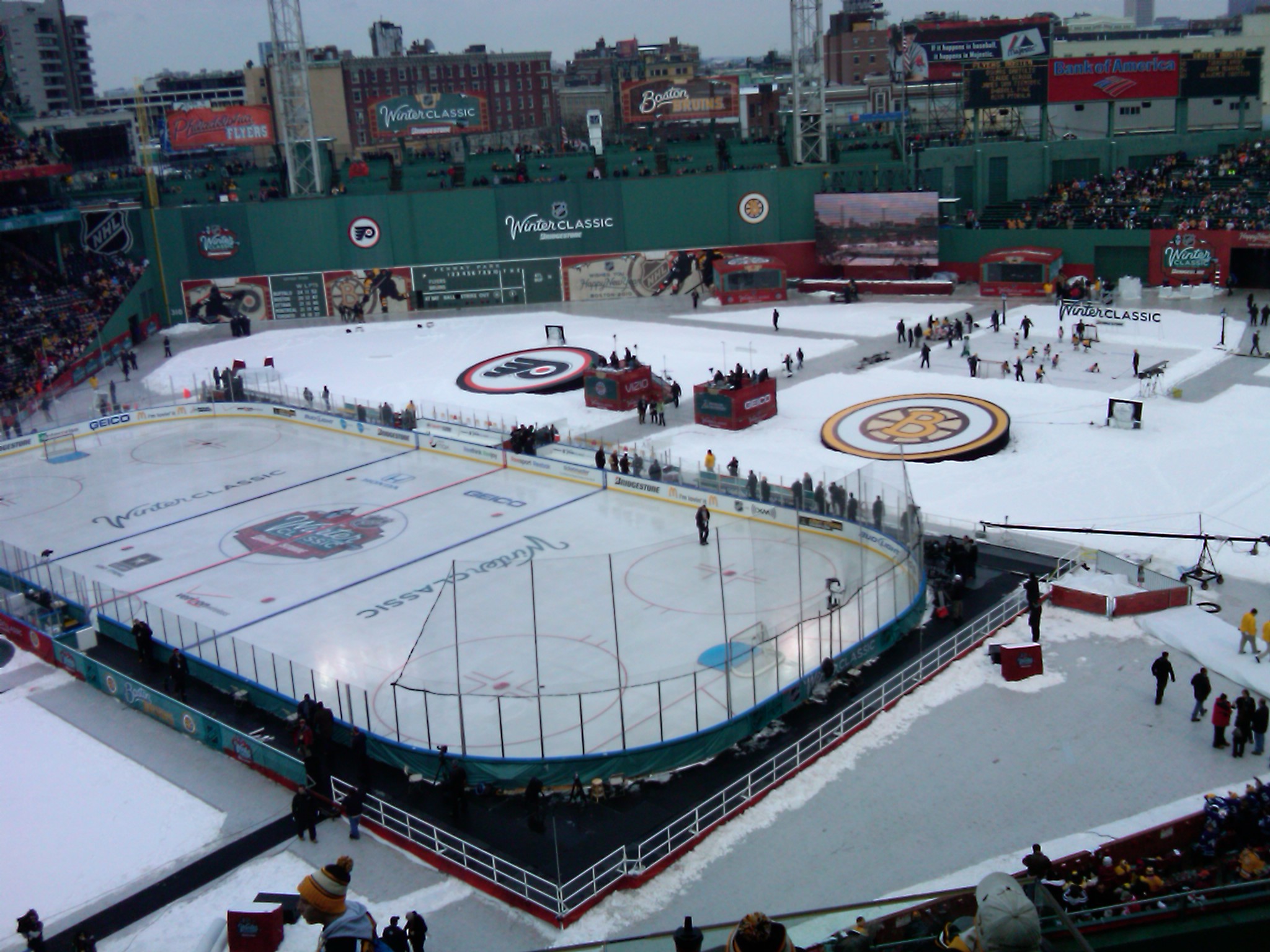 2010 NHL Winter Classic Game Program Bruins v Flyers Fenway Park