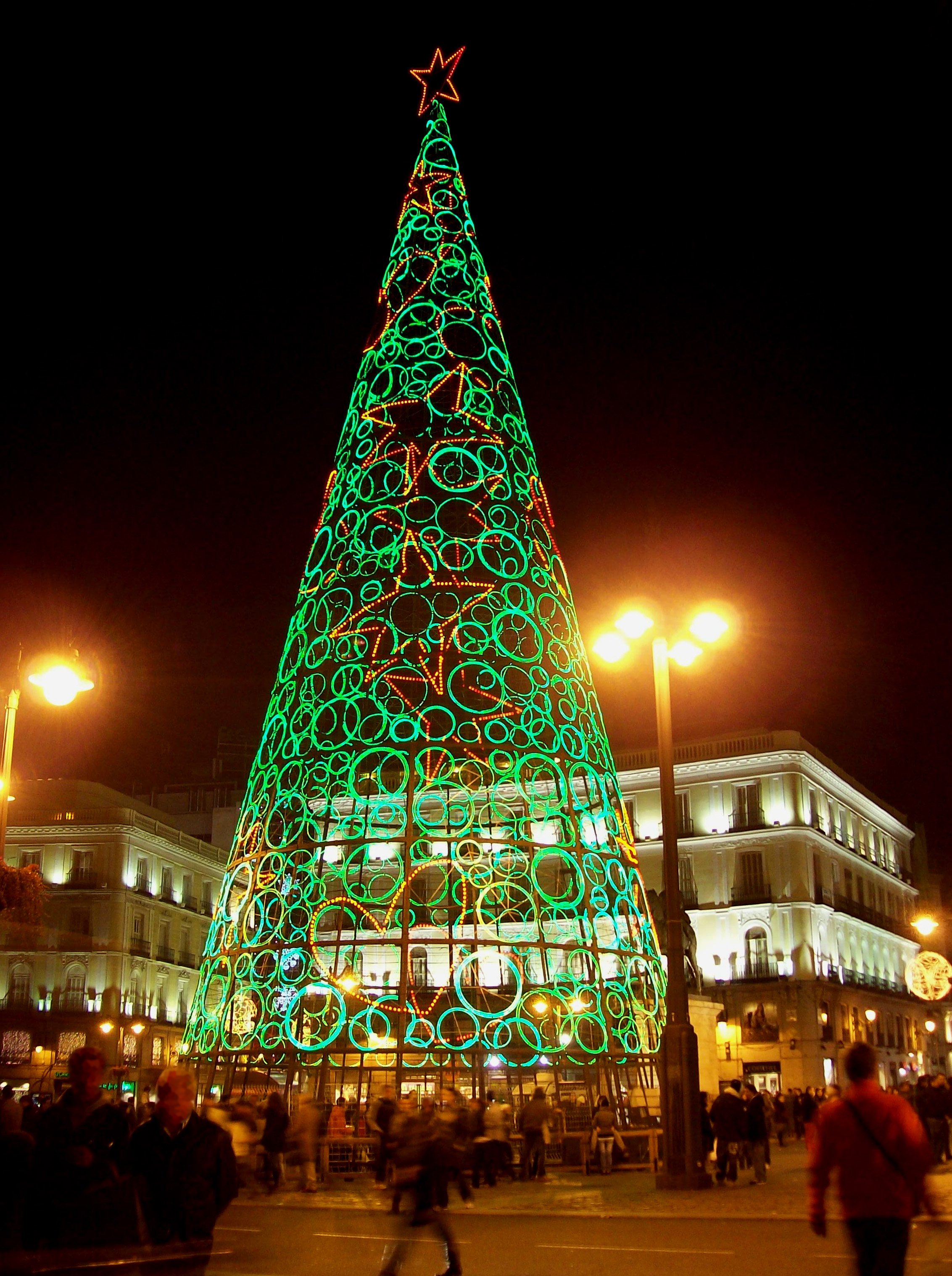 Madrid A Natale.File Arbol Navideno Luminoso En Madrid 03 Jpg Wikimedia Commons