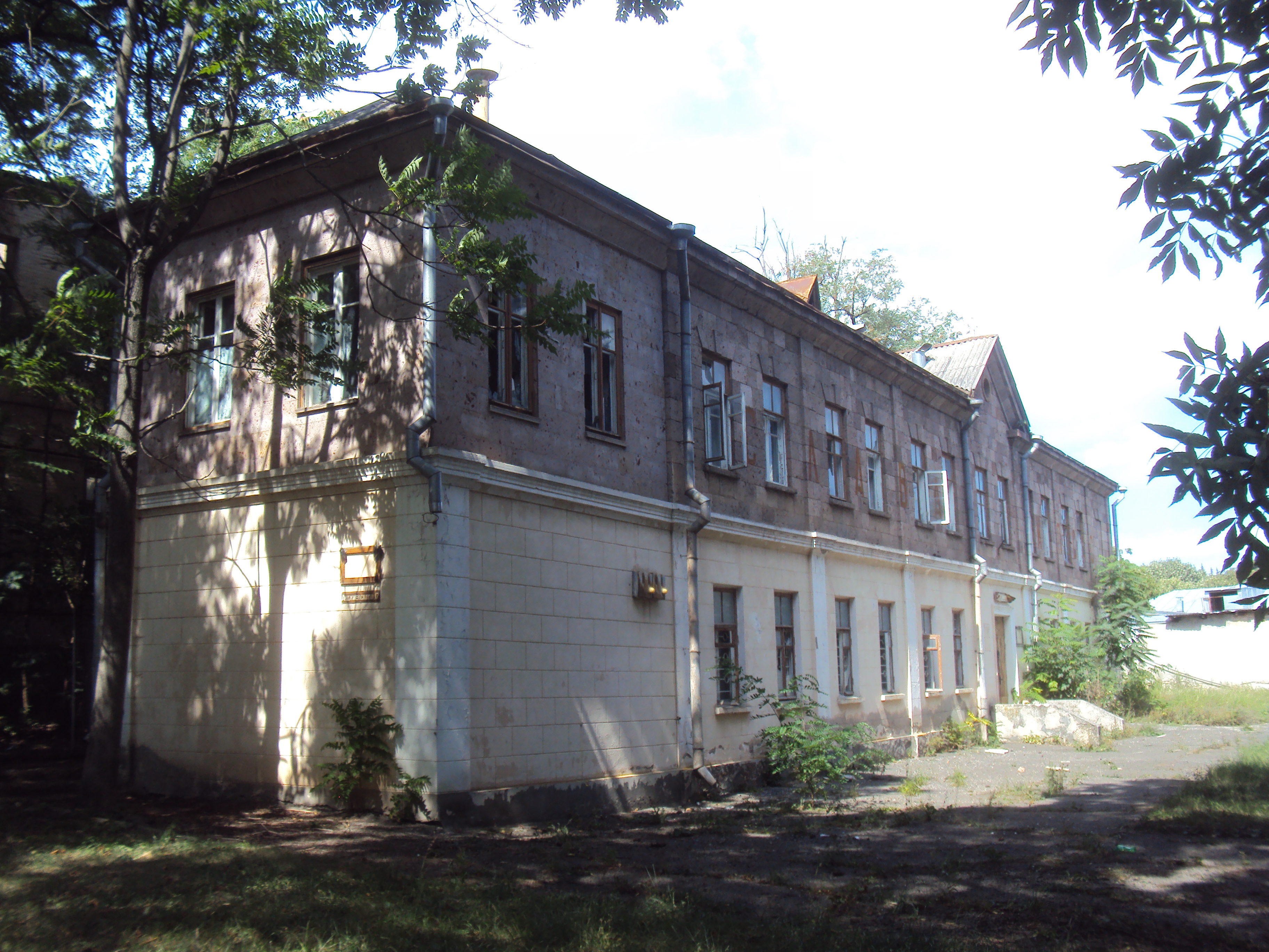 Поликлиника 2 петрозаводск володарского. Курортная поликлиника Заря Махачкала. Поликлиника 2 Егорьевск. Поликлиника 2 Балашиха старое здание. Поликлиника 2 Аша.