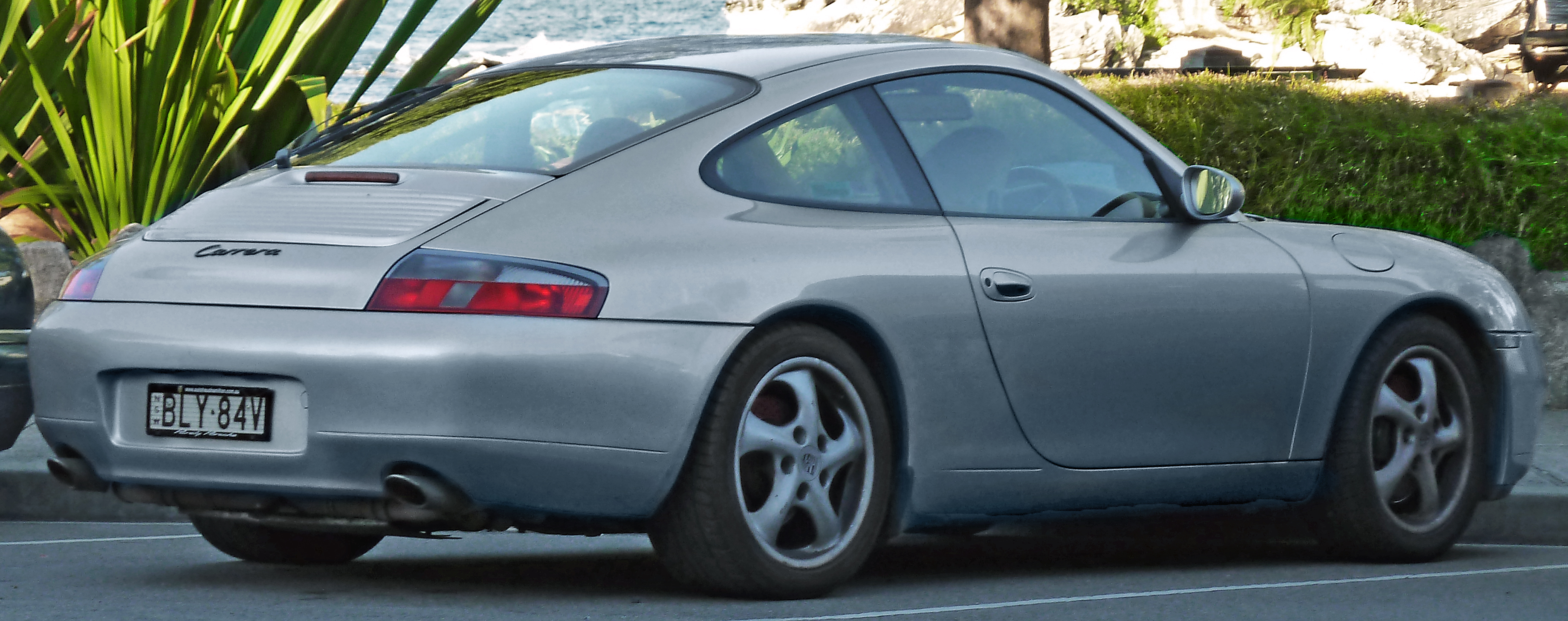 File:1999 Porsche 911 Carrera (996) coupe (2011-05-26).jpg - Wikimedia  Commons