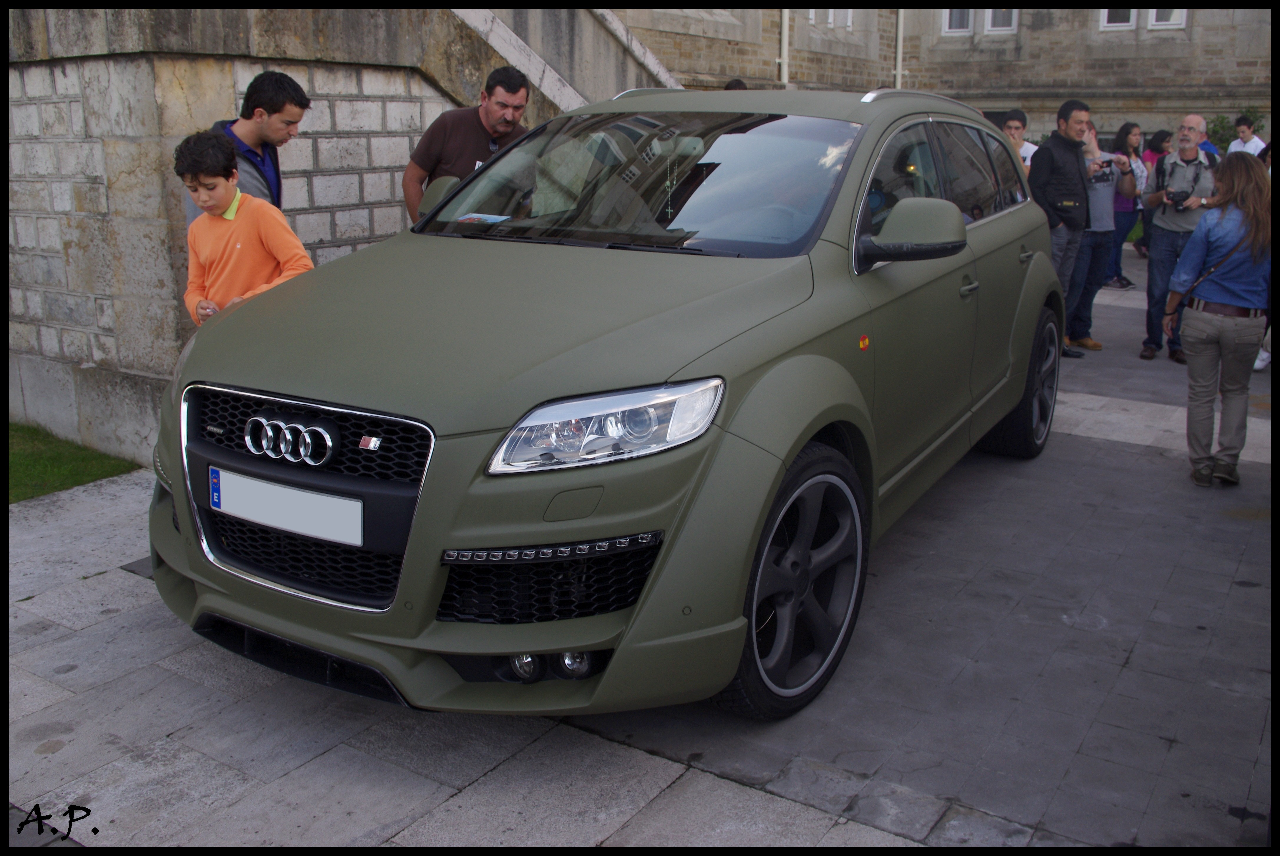 Q7 max. Audi q5 цвет хаки. Audi q3 хаки Green. Audi q5 зеленый хаки. Audi q5 2021 хаки.