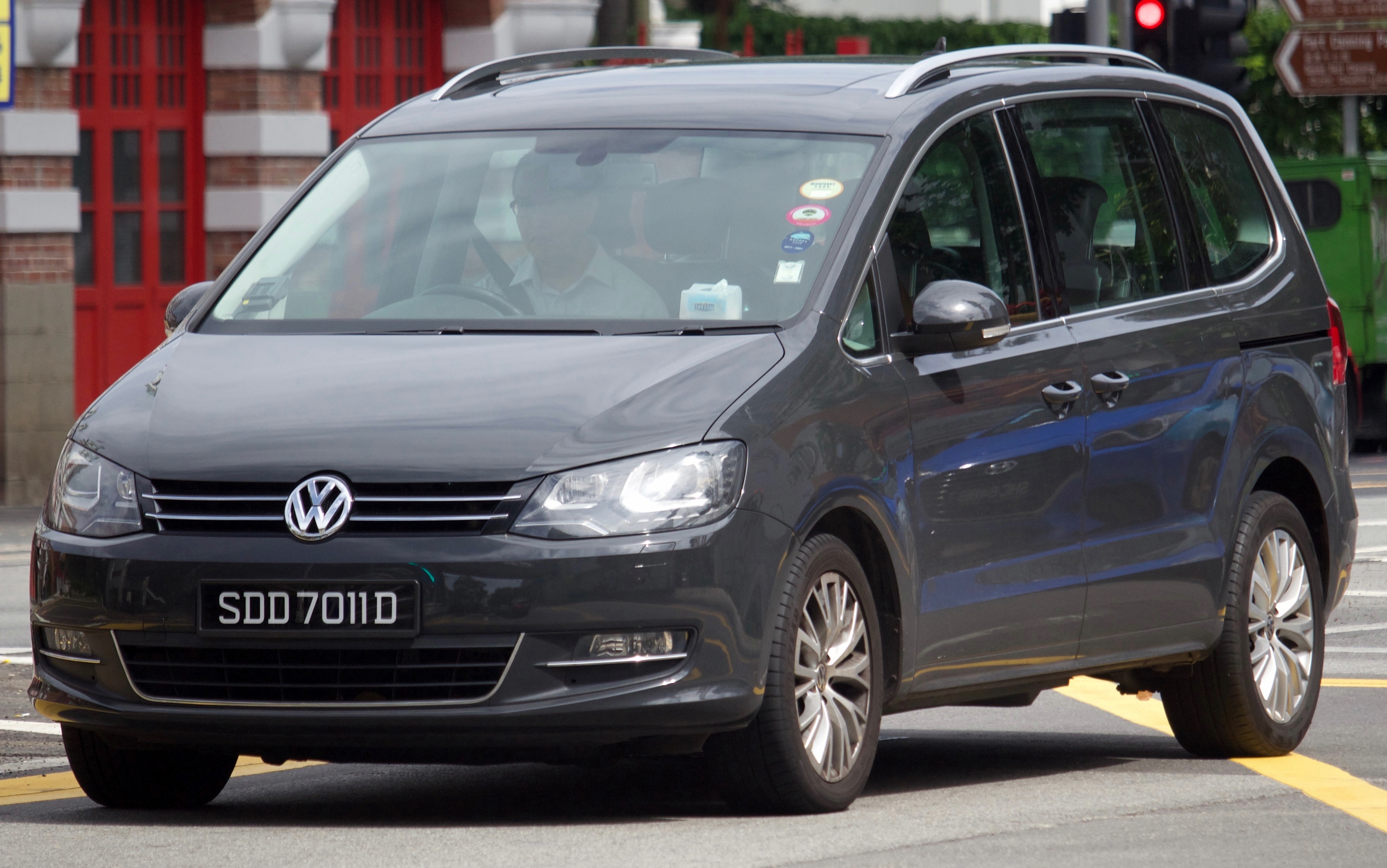 File:2011-2014 Volkswagen Sharan (7N) 2.0 TSI van (2017-11-29).jpg -  Wikimedia Commons