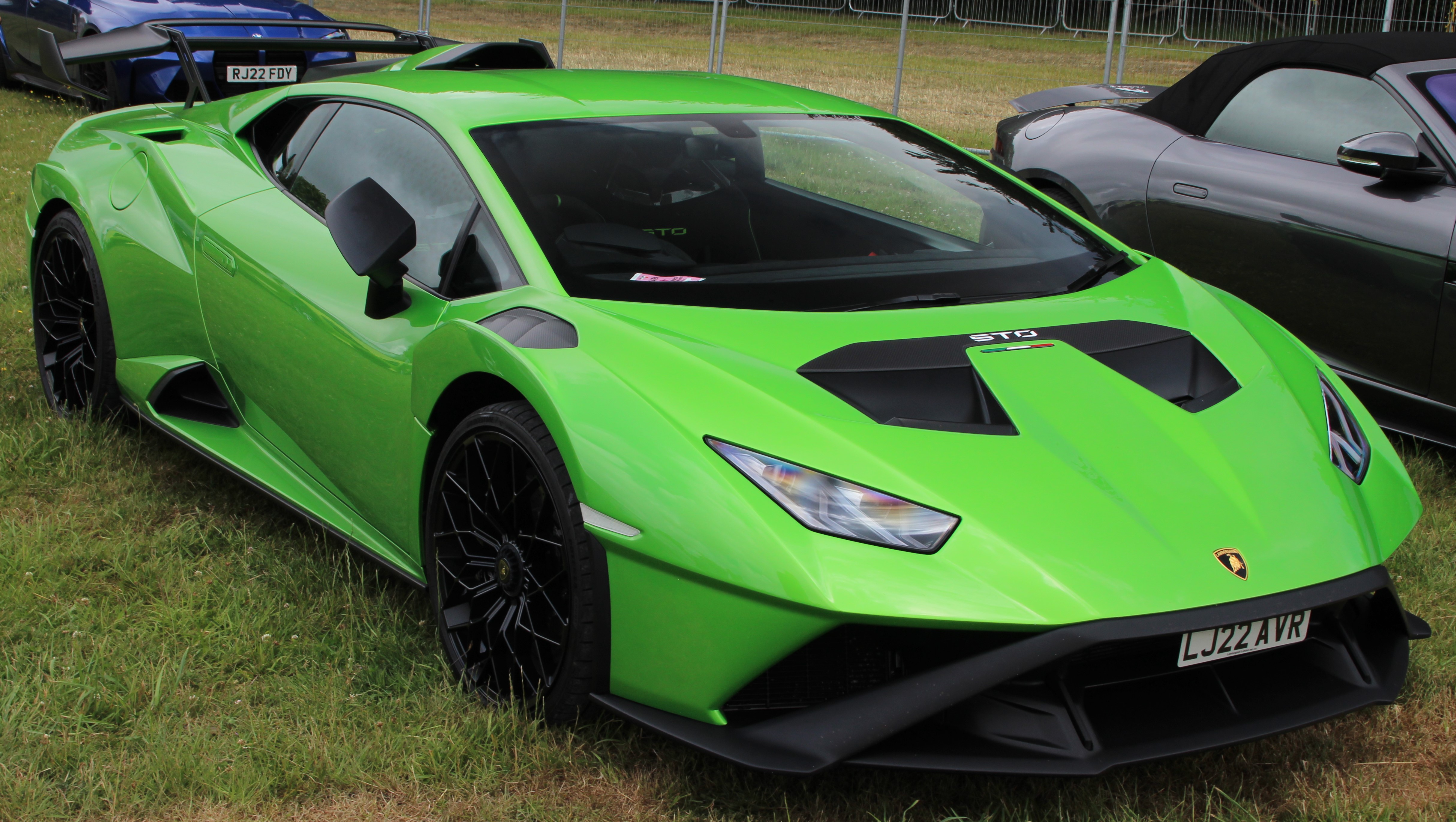 2022 lamborghini huracan green