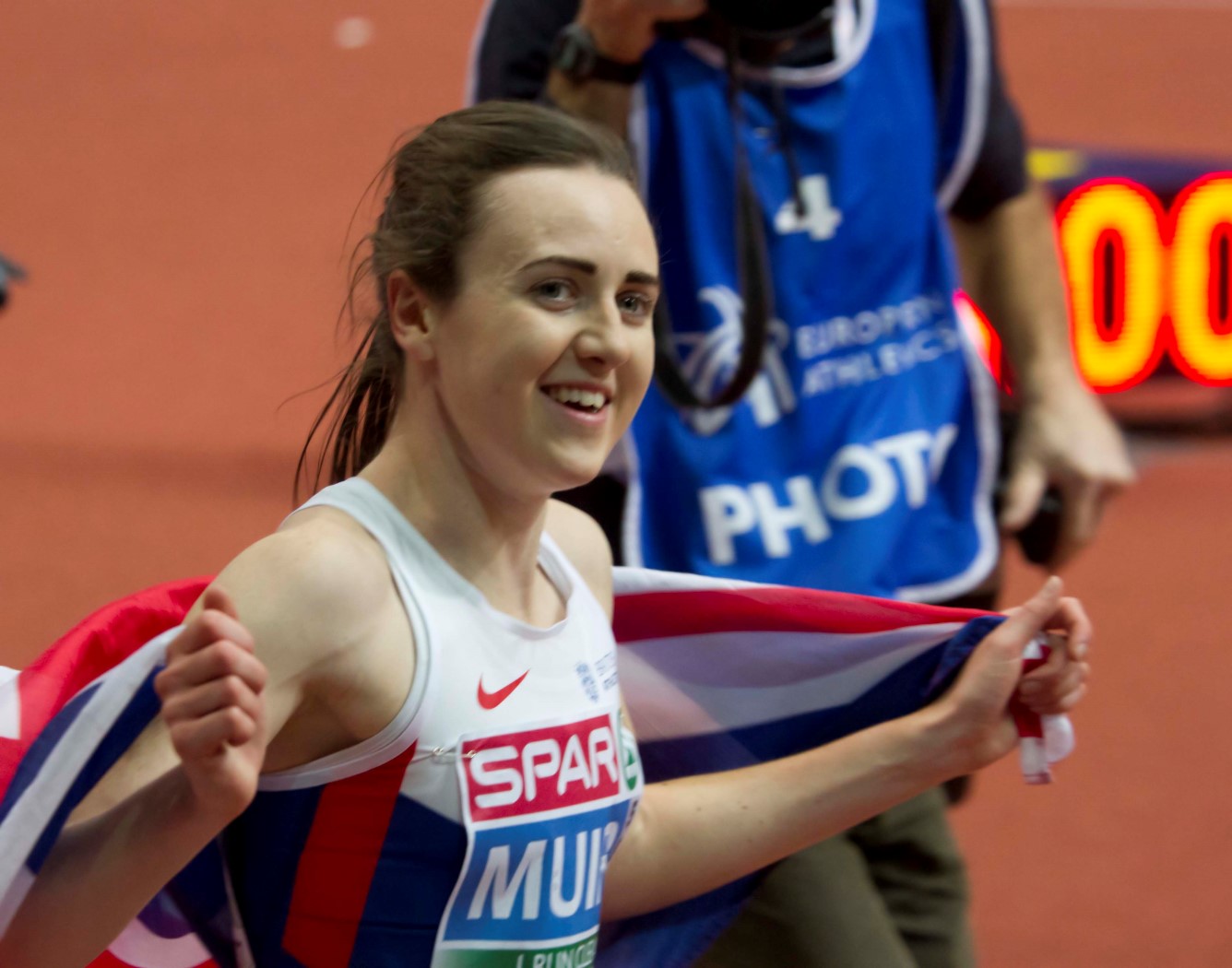 Muir after her 3000&nbsp;m win at the [[2017 European Athletics Indoor Championships|2017 European Indoor Championships]] in [[Belgrade]]