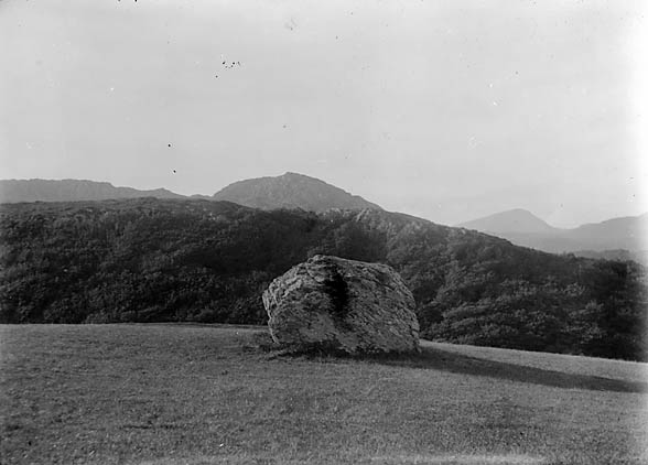 File:A large stone, Llanymddyfri (?) NLW3364020.jpg