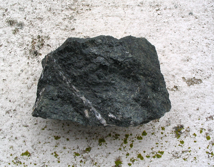 File:Amphibolite -pure- St Martin des Noyers.jpg