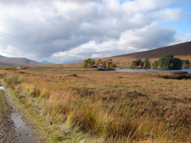 File:At the head of Loch Ossian - geograph.org.uk - 265359.jpg