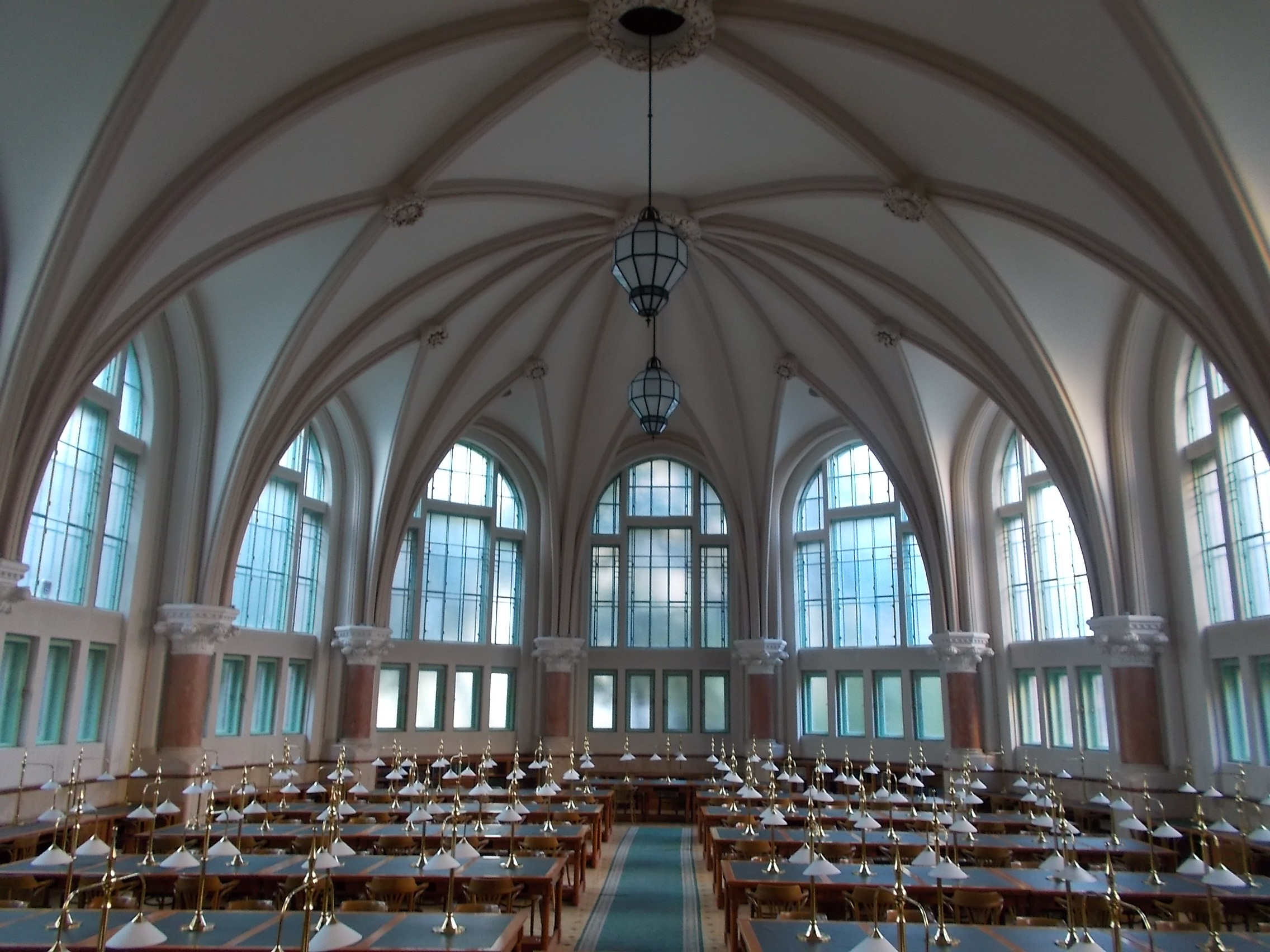 Библиотека Будапештского университета. Library reading Hall. Reading Hall. Budapest University of Technology and Economics.