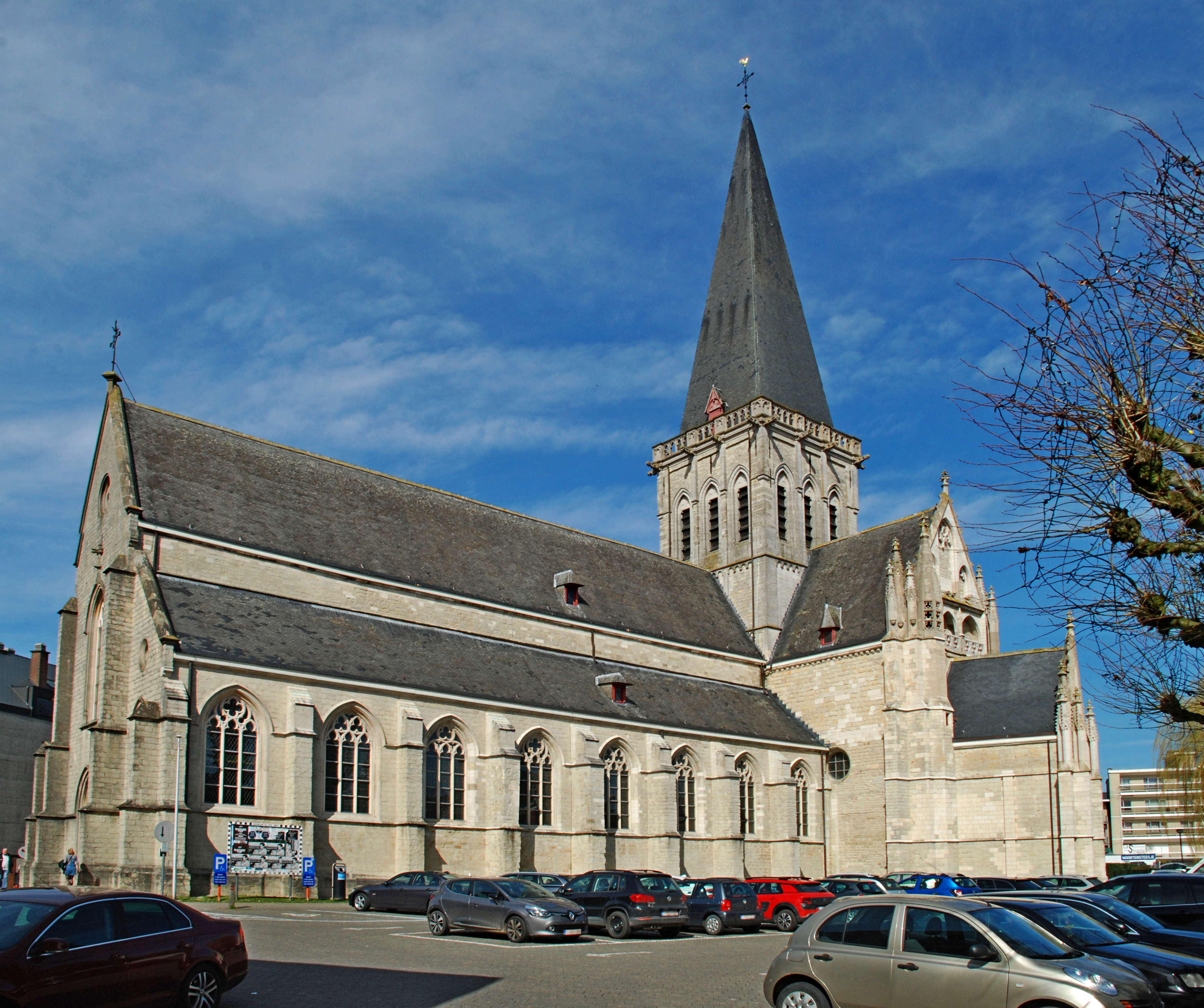 Foto van de Sint-Martinuskerk in Asse, België