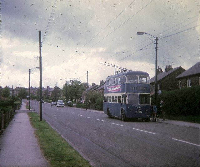 File:Bradford Trolleybus in The Avenue - geograph.org.uk - 1348014.jpg