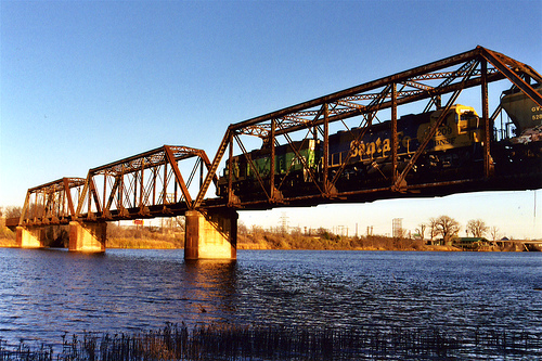 File:Brazos River railroad bridge Waco TX.jpg