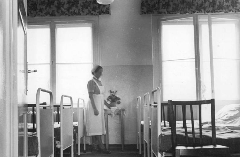 File:Bundesarchiv Bild 183-08753-0001, Berlin-Köpenick, Städtisches Krankenhaus.jpg