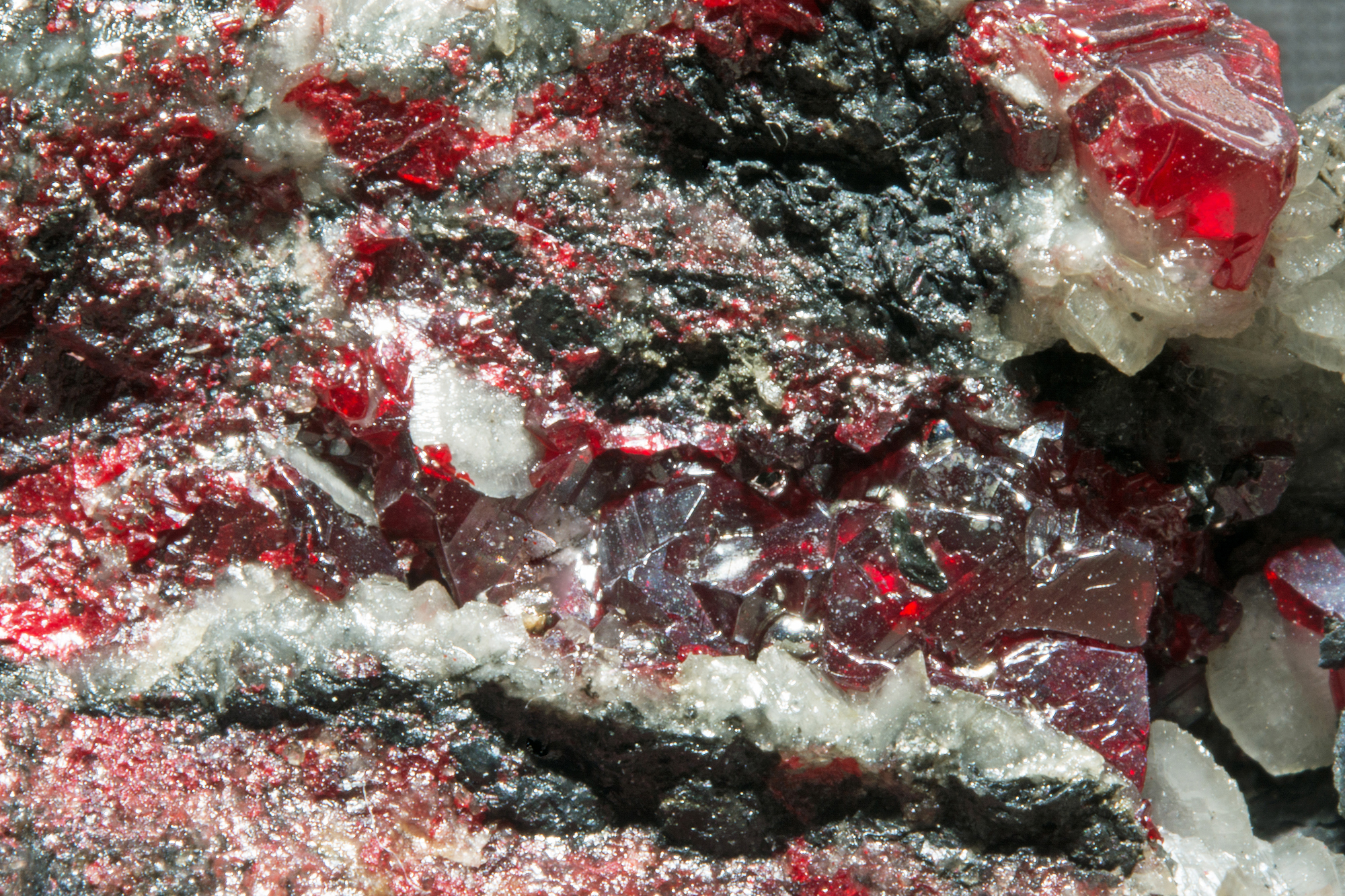 File Cinabre mercure natif calcite 7100.5488.jpg Wikimedia Commons