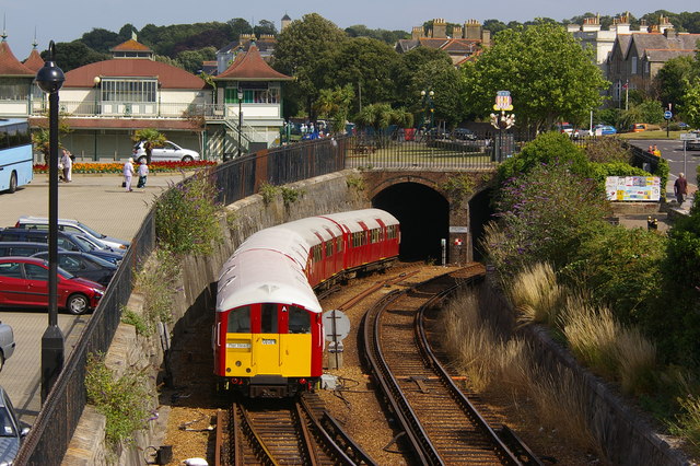 File:Class 483 "Island Line" train - geograph.org.uk - 1407091.jpg