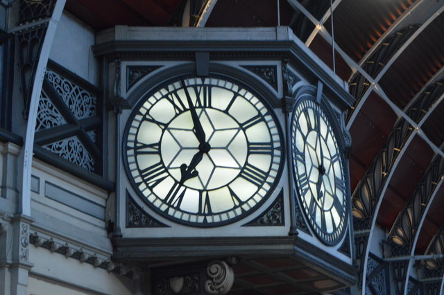 File:Clock, Paddington Station - geograph.org.uk - 5799064.jpg