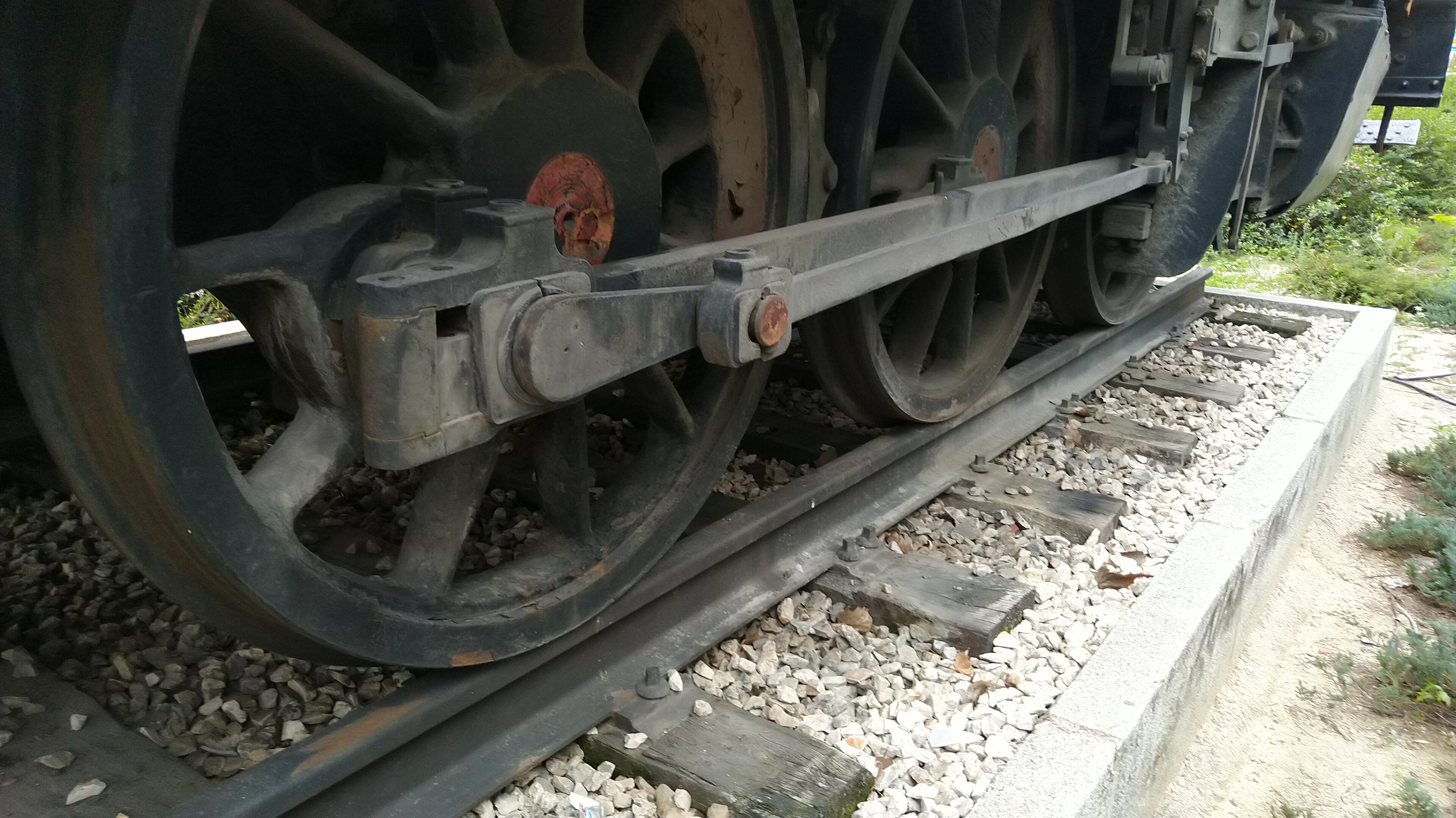 ¿Cuál es el nombre de lo que hay debajo del tren?