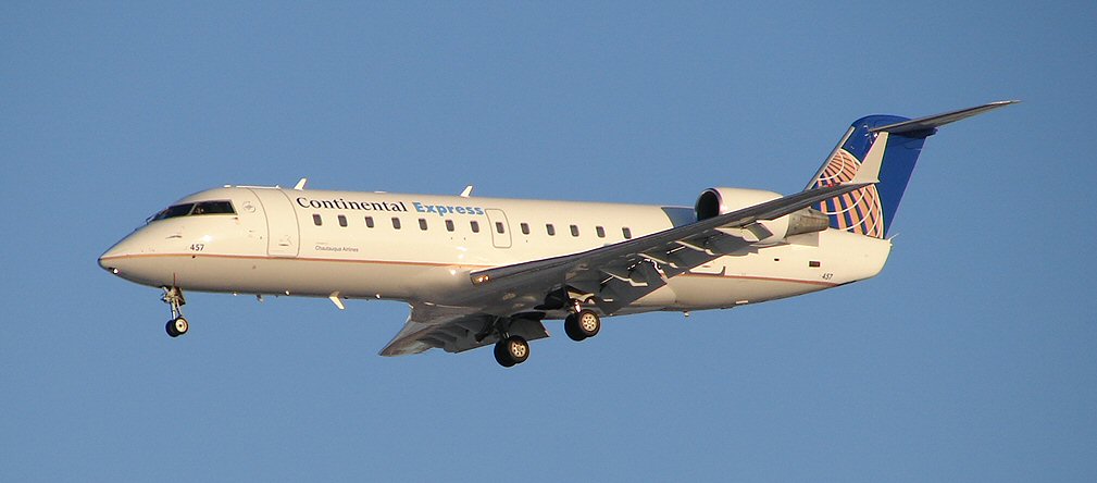 Continental Connection CRJ-200 (385600104).jpg