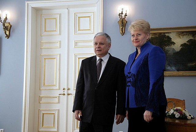 File:Dalia Grybauskaitė and Lech Kaczyński 2010-04-08 (4).jpg