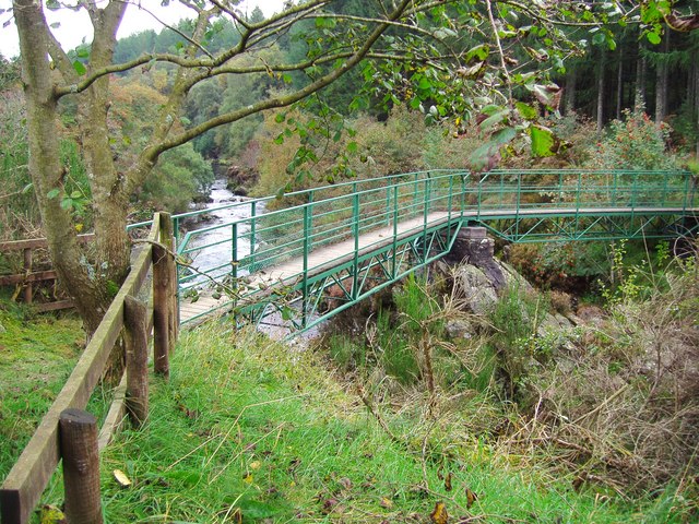 File:Footbridge over the Polmaddy Burn - geograph.org.uk - 1464973.jpg