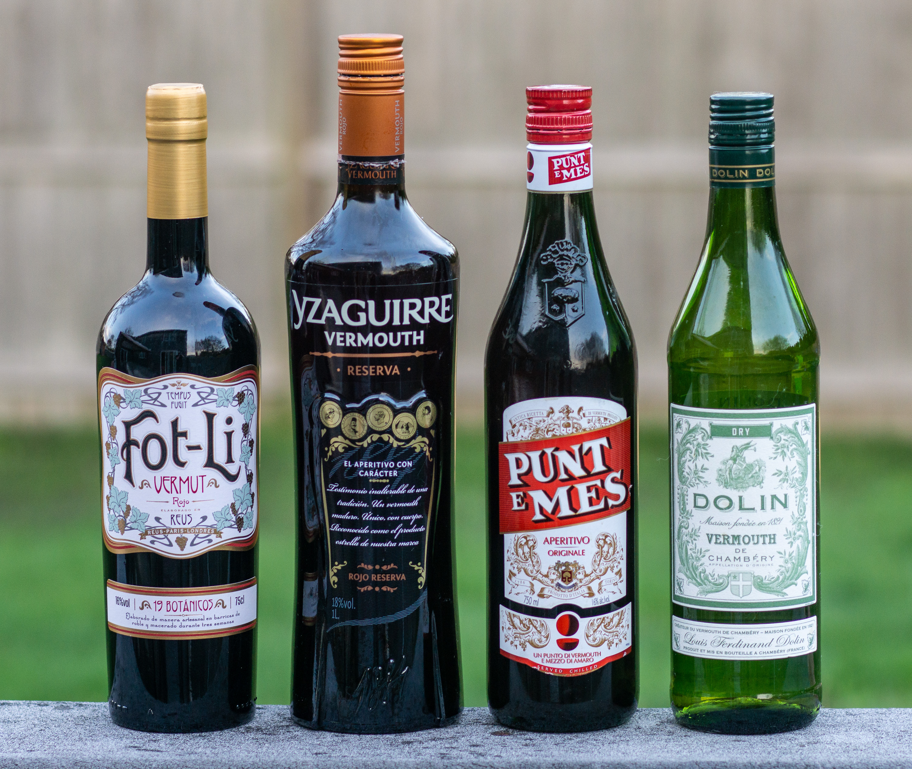 https://upload.wikimedia.org/wikipedia/commons/f/f3/Four_bottles_of_vermouth.jpg
