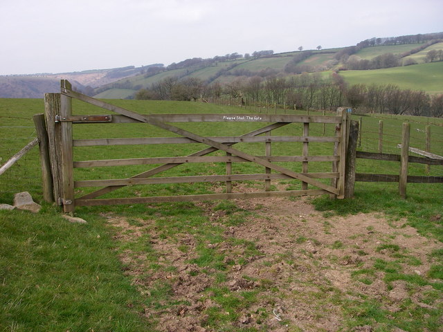 Gated bridleway, Bye Common - geograph.org.uk - 395153