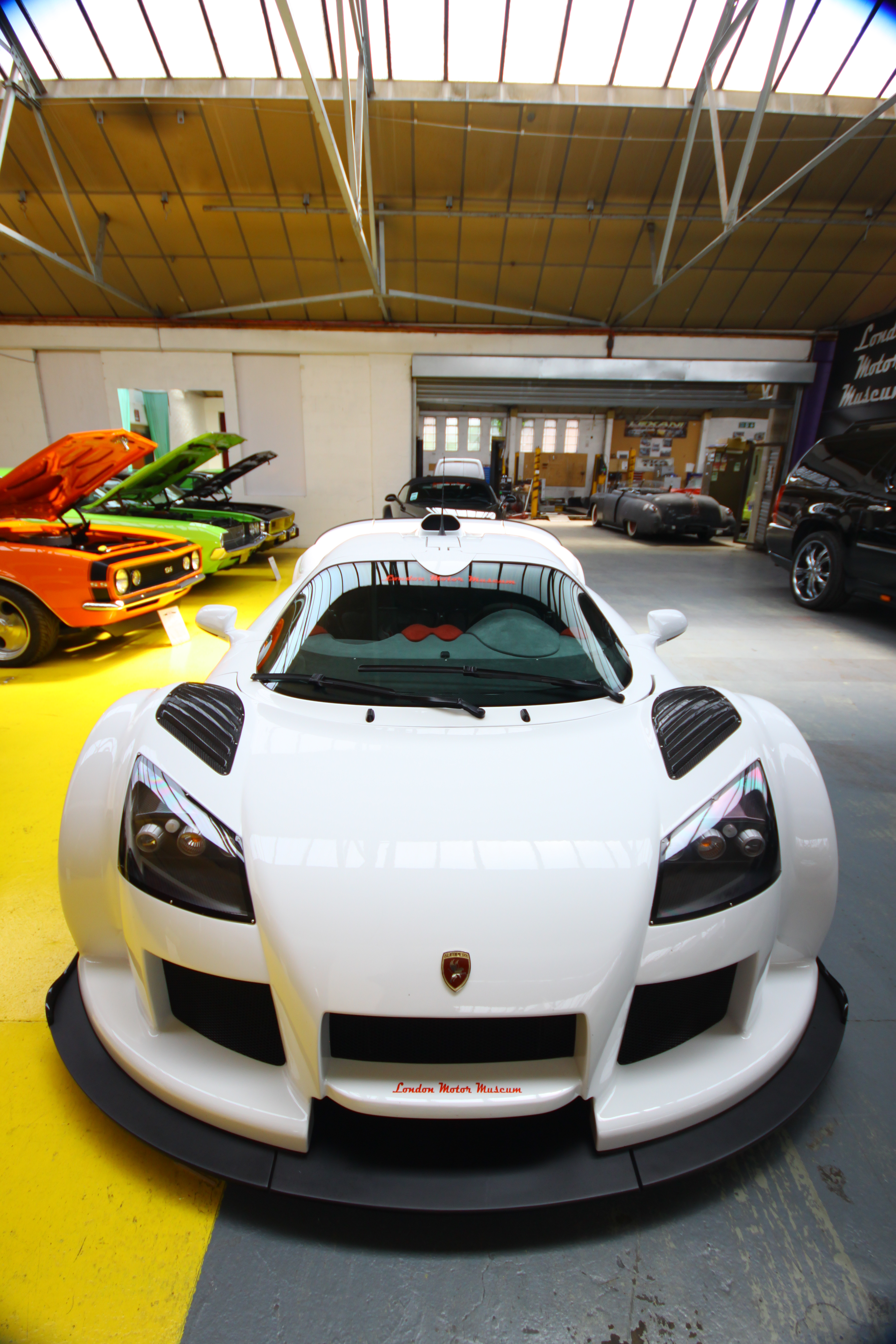 Gumpert Apollo Interior