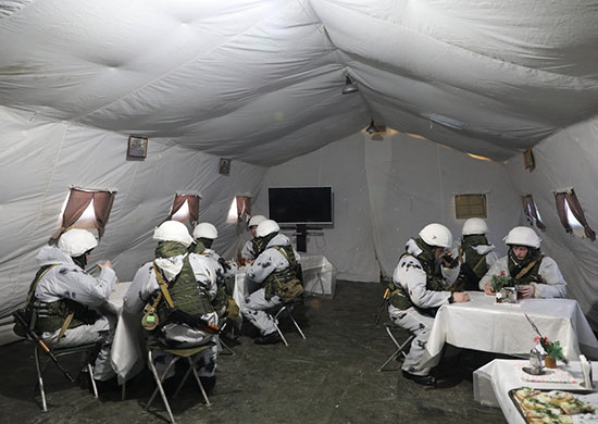 File:Insulated tent for heating personnel. Central military district.  Siberia.jpg - Wikipedia