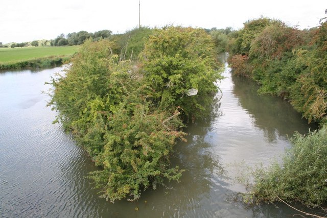 File:Joining of rivers - geograph.org.uk - 1465903.jpg