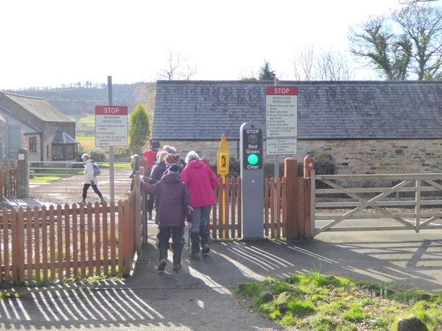 File:Level crossing at Fourstones - geograph.org.uk - 5298683.jpg