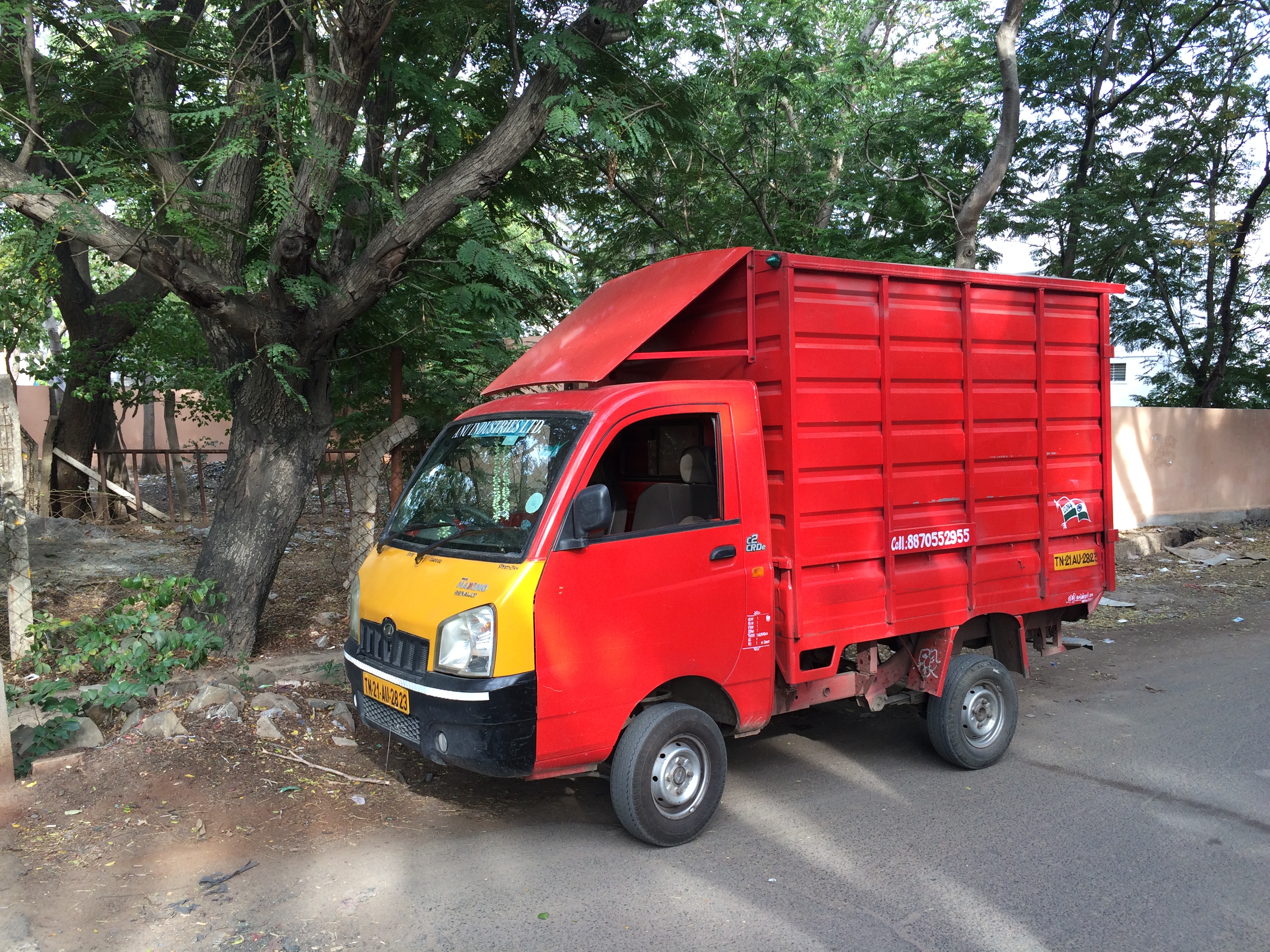 Mahindra deals magic van