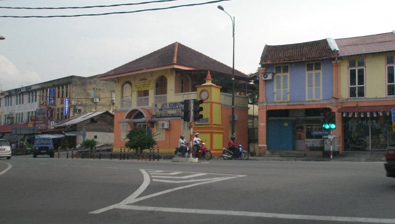 File:Masjid Tanah town center.jpg