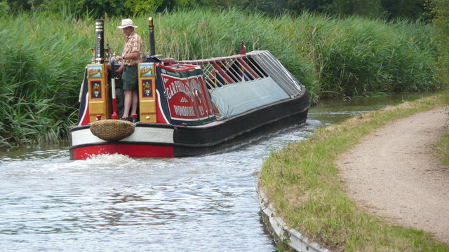 File:Old narrowboat - geograph.org.uk - 1409235.jpg