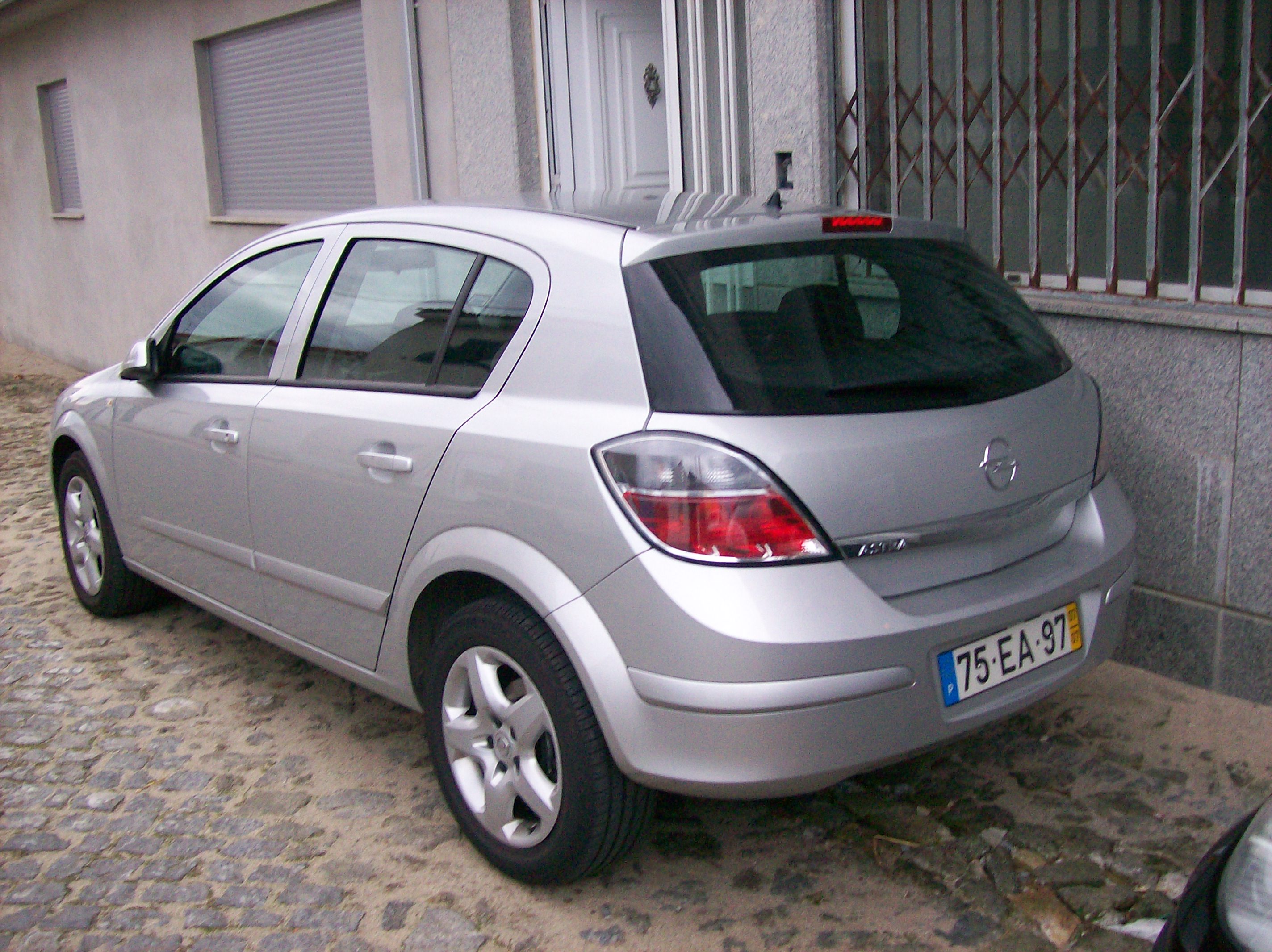 Опель хэтчбек 2007. Opel Astra h 1.6. Opel Astra h 1.3.