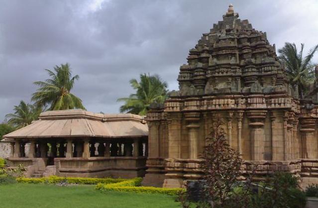 File:Panchalingeshwara temple.JPG