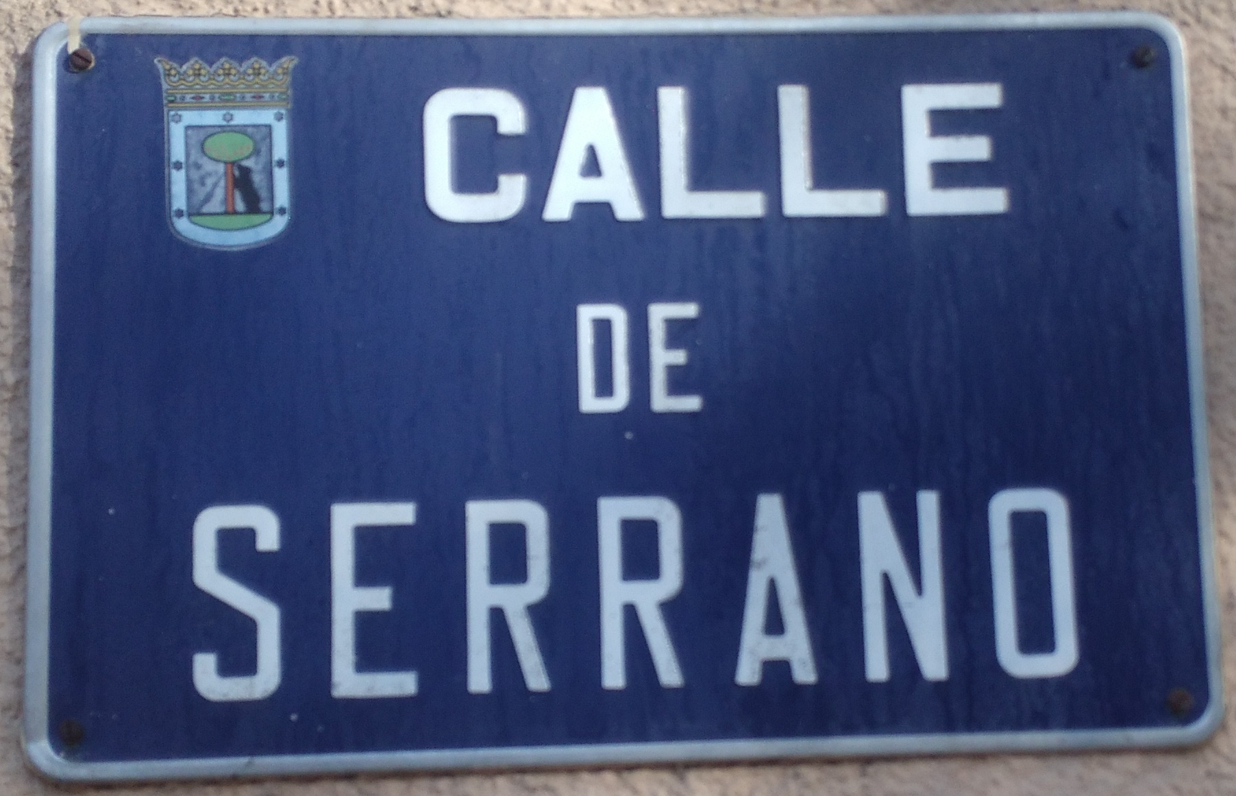 File:Placa calle de Serrano, Madrid.jpg - Wikimedia Commons